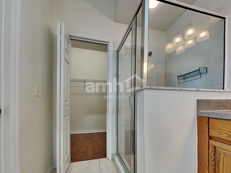 Building Photo - 4553 Marchmont Blvd