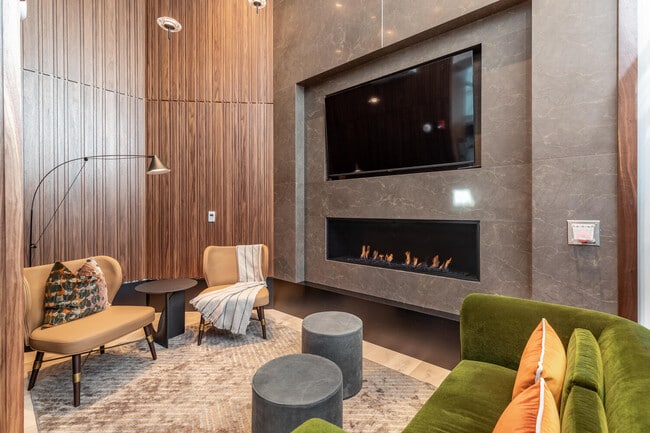 Building Photo - 28 Exeter St