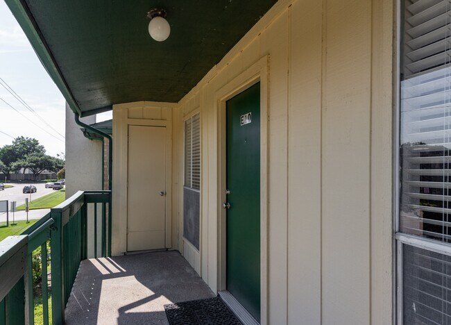 Building Photo - 1516 Bay Area Blvd