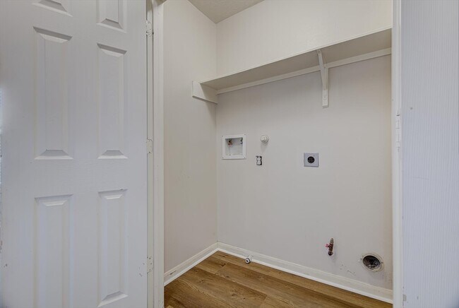 Building Photo - 13983 Maximos Dr