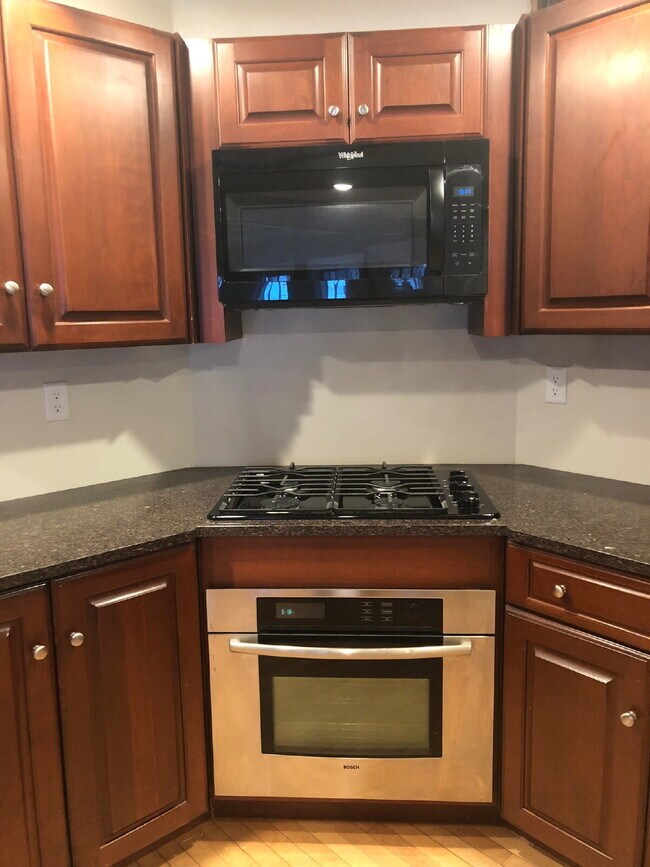 Building Photo - 13 Tavern Wy