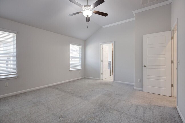 Building Photo - 2321 Norwood Dr