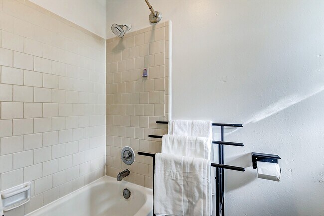 Building Photo - 92 N Deerfoot Cir