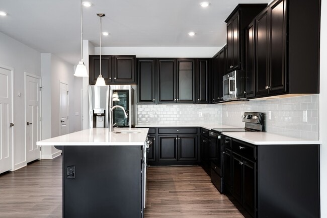 Building Photo - 645 Exmoor Dr