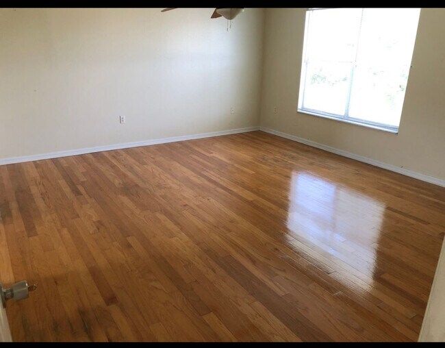 Building Photo - 608 Messina Way