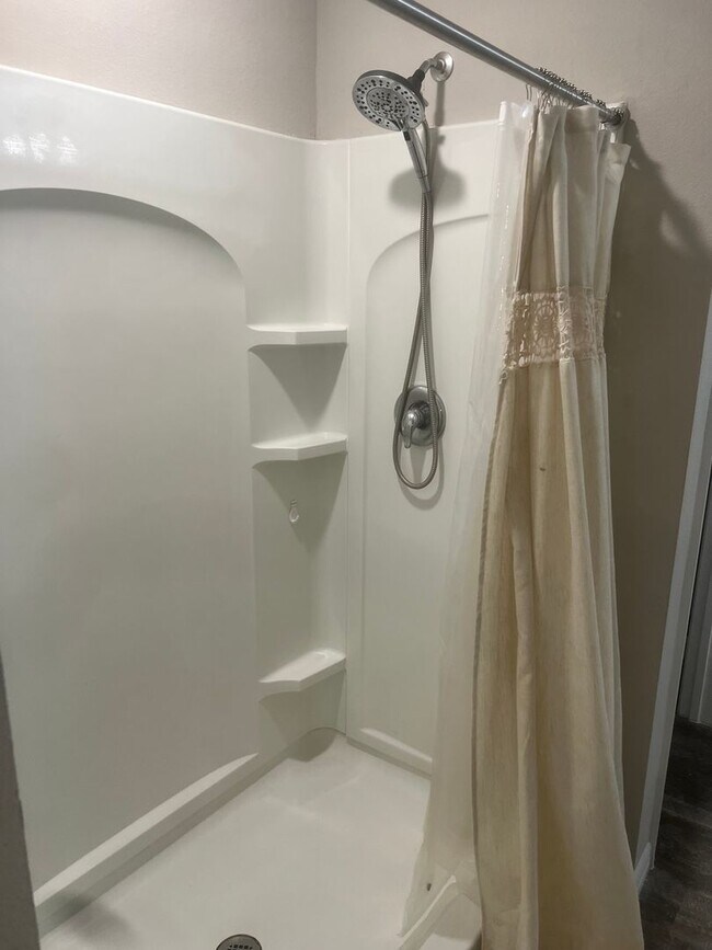 Building Photo - Spacious 5BR House in Winter Haven