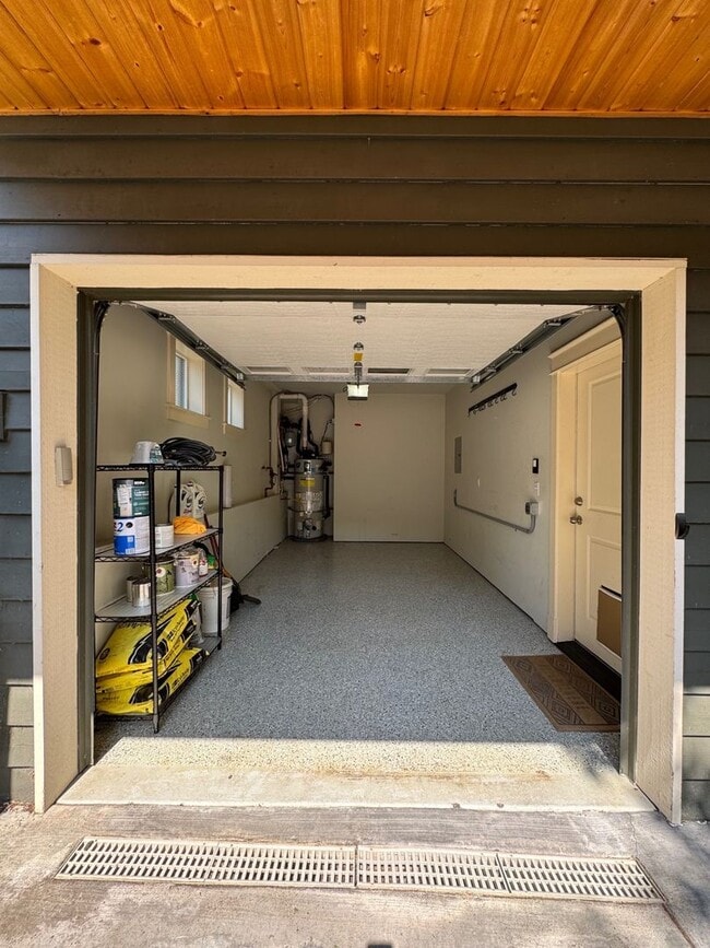Building Photo - Cozy 3 bed 2.5 bath townhome on North Quee...