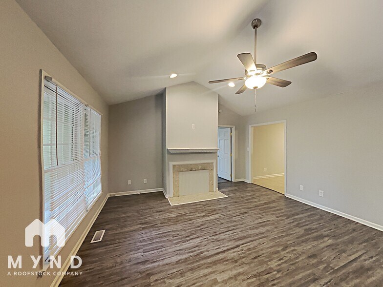 Building Photo - 409 Triple Crown Cir