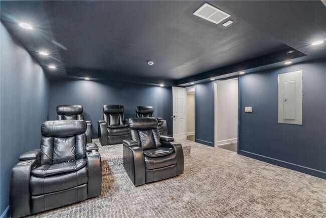 Building Photo - 4200 Roswell Rd NE