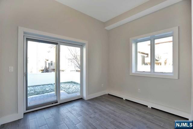 Building Photo - 463 Roff Ave