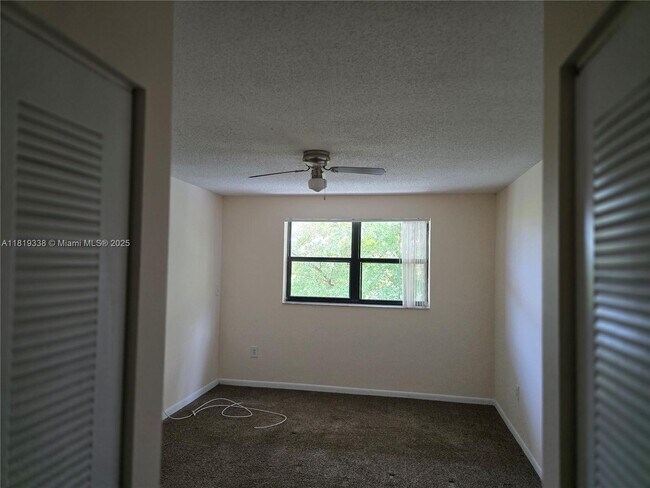 Building Photo - 9892 Nob Hill Ln