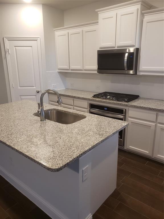 Building Photo - 6852 Meadow Crest Dr