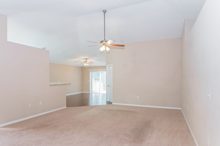 Building Photo - 12538 Bent Bay Trail