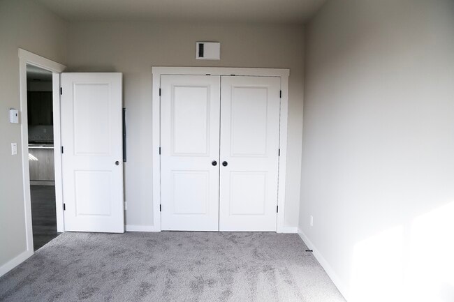 Building Photo - 4705 NE 66th Ave