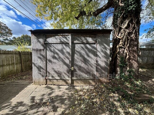Building Photo - 1754 Suman Ave