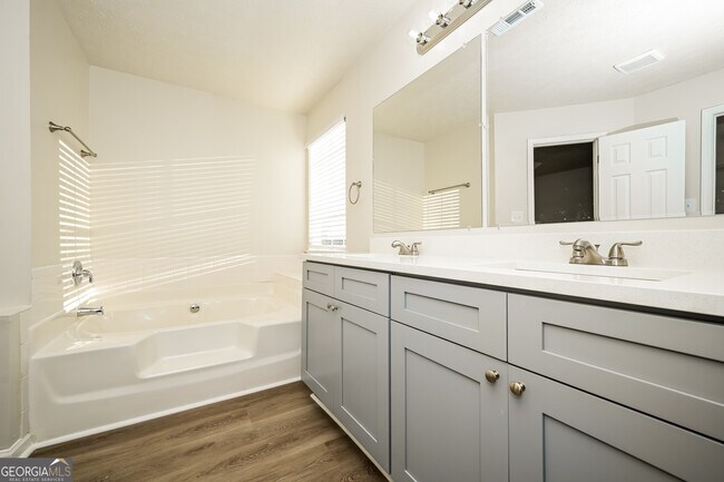 Building Photo - 4103 Kingship Dr