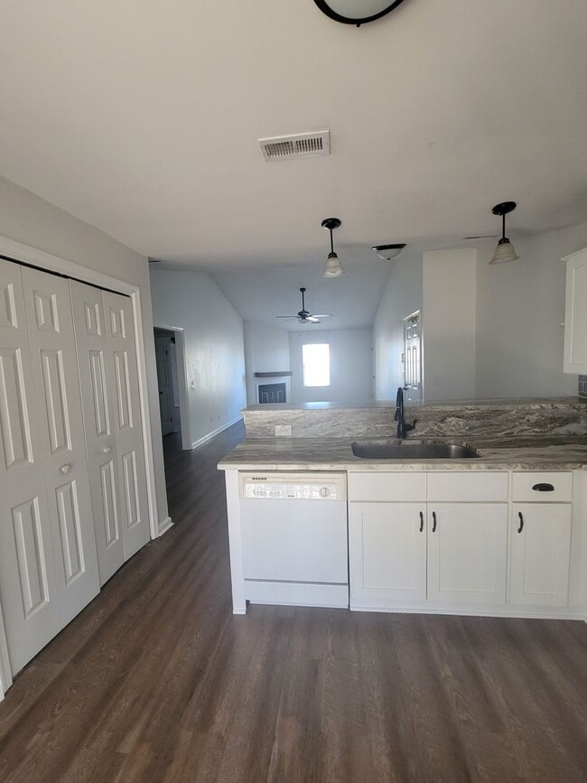 Building Photo - 2 bedroom 2 full bath condo