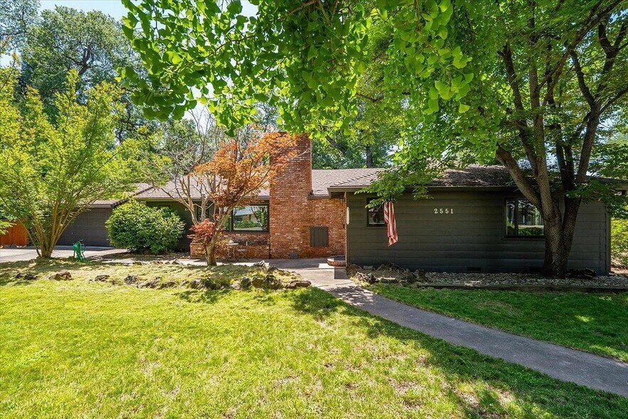 Building Photo - 2551 S Waverly Ave