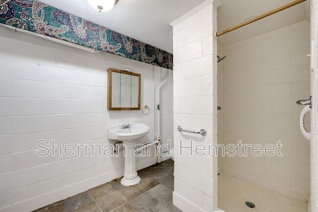 Building Photo - 289 Ashbrook Dr