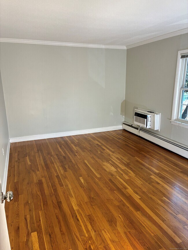 Building Photo - 202 Park St