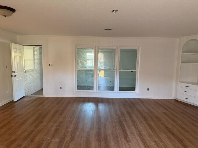Building Photo - For Rent – Newly Remodeled 5 Bedroom Home!