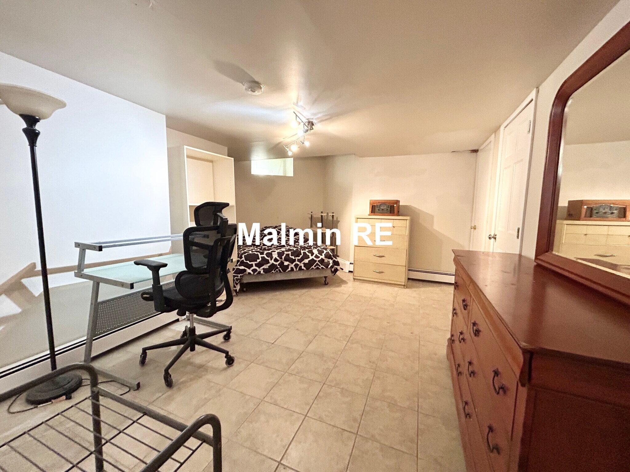 Building Photo - 75 Hillside St