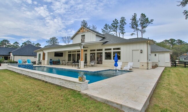 Building Photo - 21359 Monarch Dr