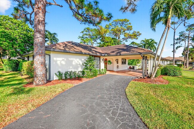 Building Photo - 435 Pine Villa Dr