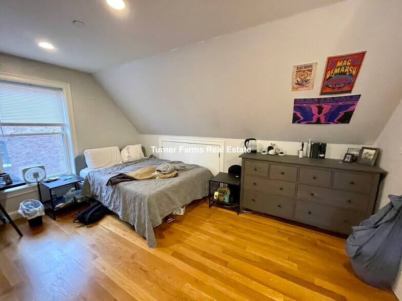 Building Photo - 721 Parker St