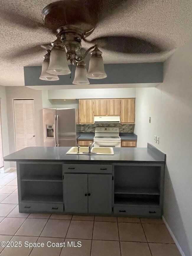Building Photo - 3233 Sea Oats Cir