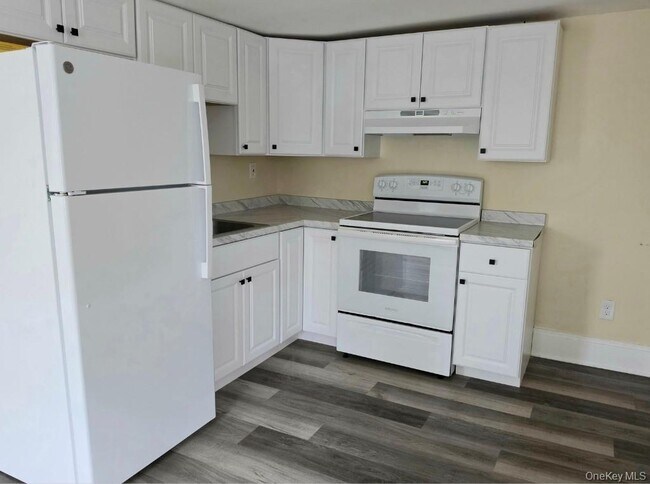 Building Photo - 559 NY-32