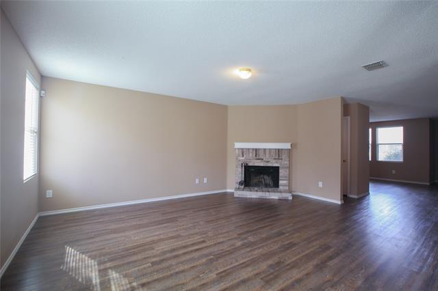 Building Photo - 1200 Willow Tree Dr