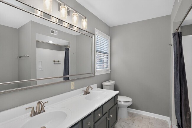 Building Photo - Charming 2BR Condo in Calhoun