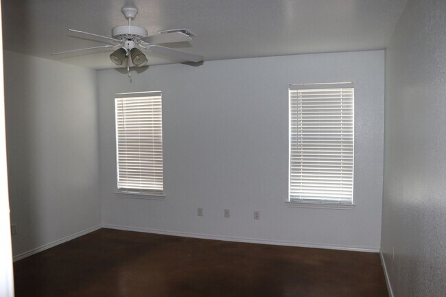 Building Photo - 2703 Curtis Dr