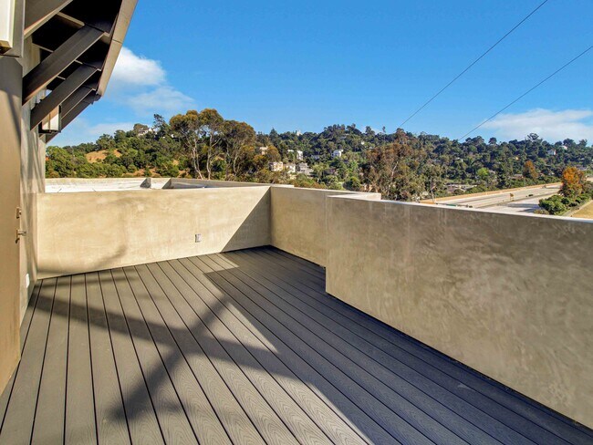 Roof Top Deck - 2612 Corralitas Dr