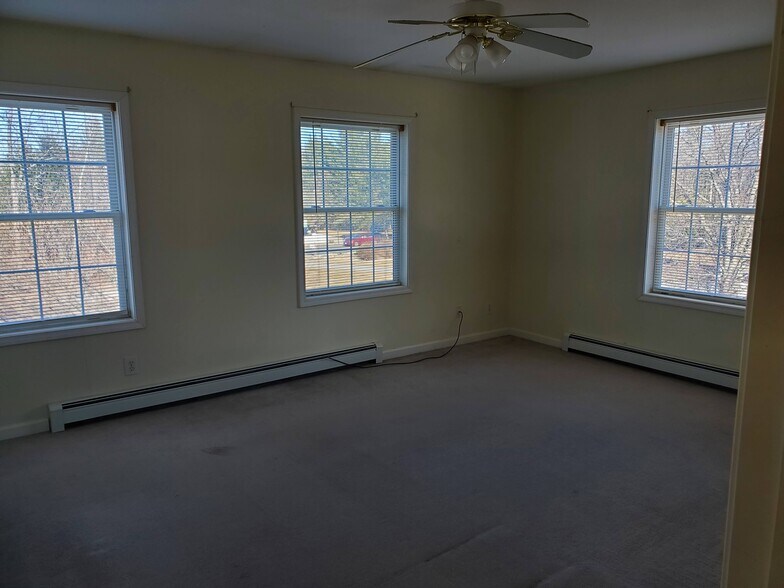 Building Photo - 951 Salmon Falls Rd