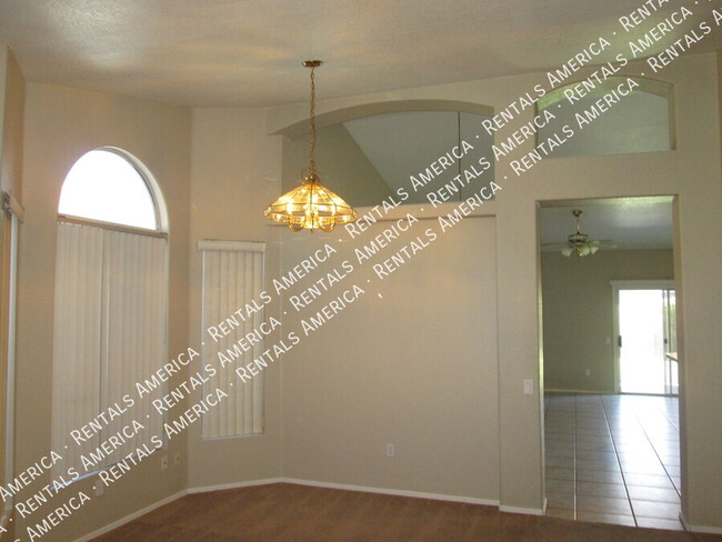 Building Photo - 1332 W Kesler Ln