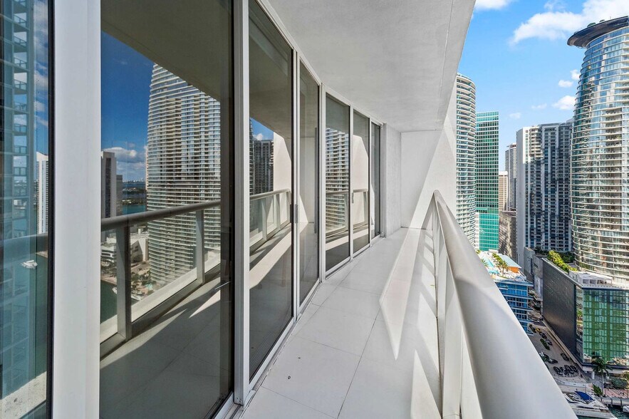 Building Photo - 485 Brickell Ave
