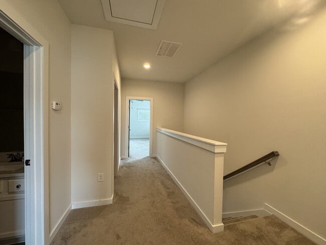 Building Photo - 681 W Vincent Dr