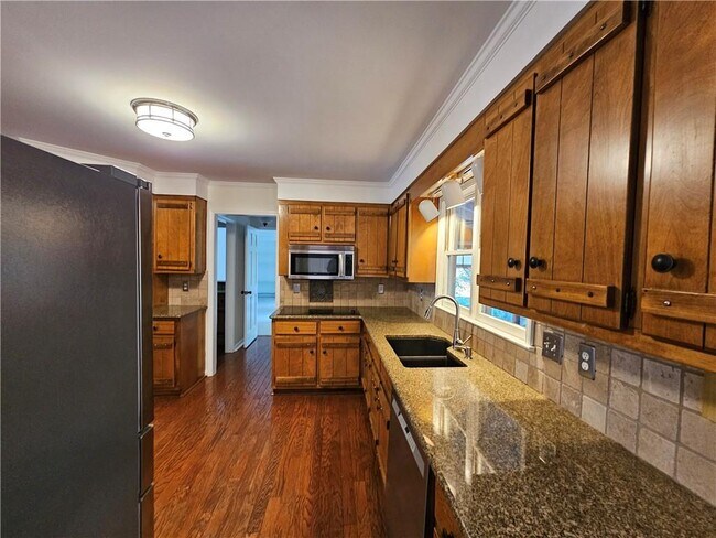 Building Photo - 3228 Turtle Lake Dr SE