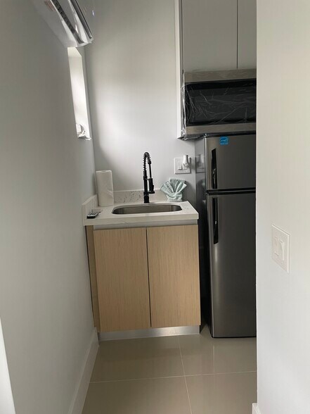 Building Photo - 2463 Lincoln St