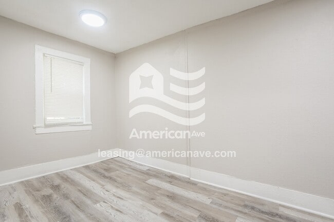 Building Photo - 3044 E 32 St