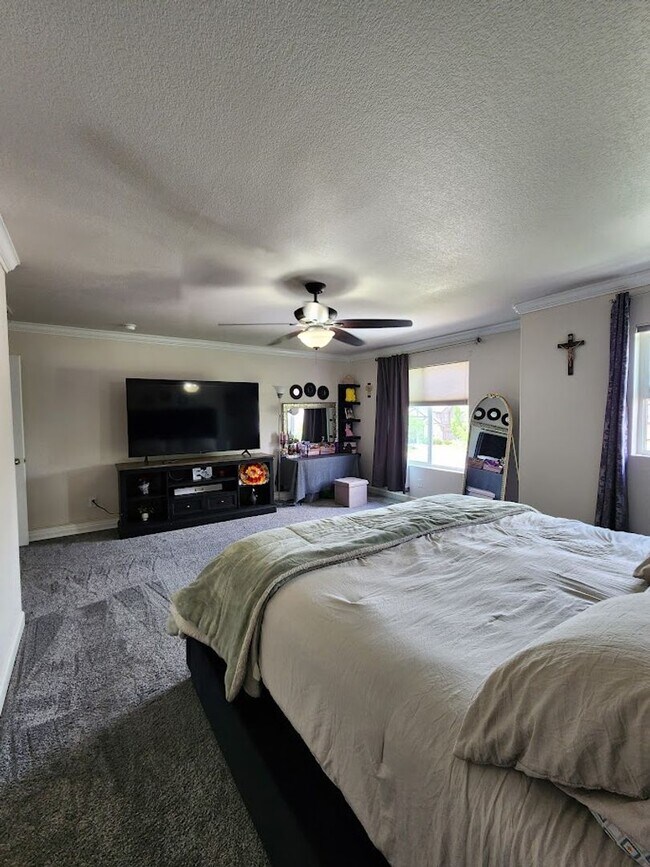 Building Photo - Long Realty & Property Management - 5 bedroom Stunning Home with Full Finished Basement