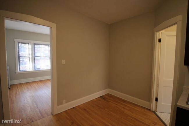 Building Photo - 4403 N La Crosse Ave