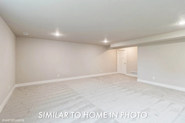 Building Photo - 3302 NE Fawn Ln