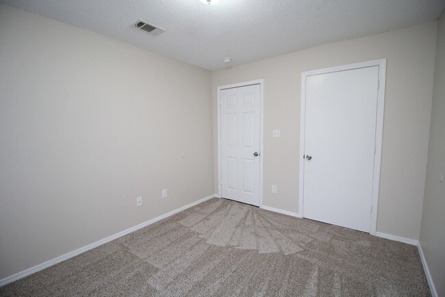 Building Photo - Updated 3BR/1BA Home – Fresh Paint, New Floors & Fenced Yard – HUD/Section 8 Accepted