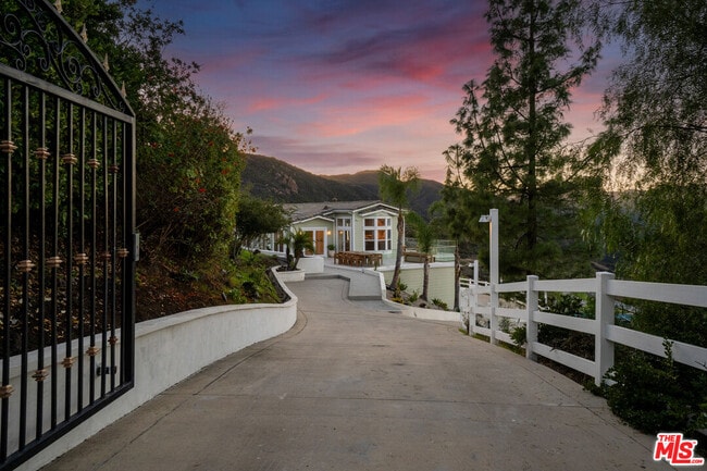 Building Photo - 265 Westlake Blvd