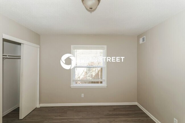 Building Photo - 4 Bedroom Pet-Friendly Home in Memphis, TN with Main Street Renewal