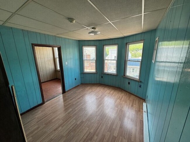 Building Photo - 51 W Catawissa St