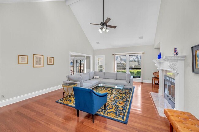 Building Photo - 927 Blue Spring Cir